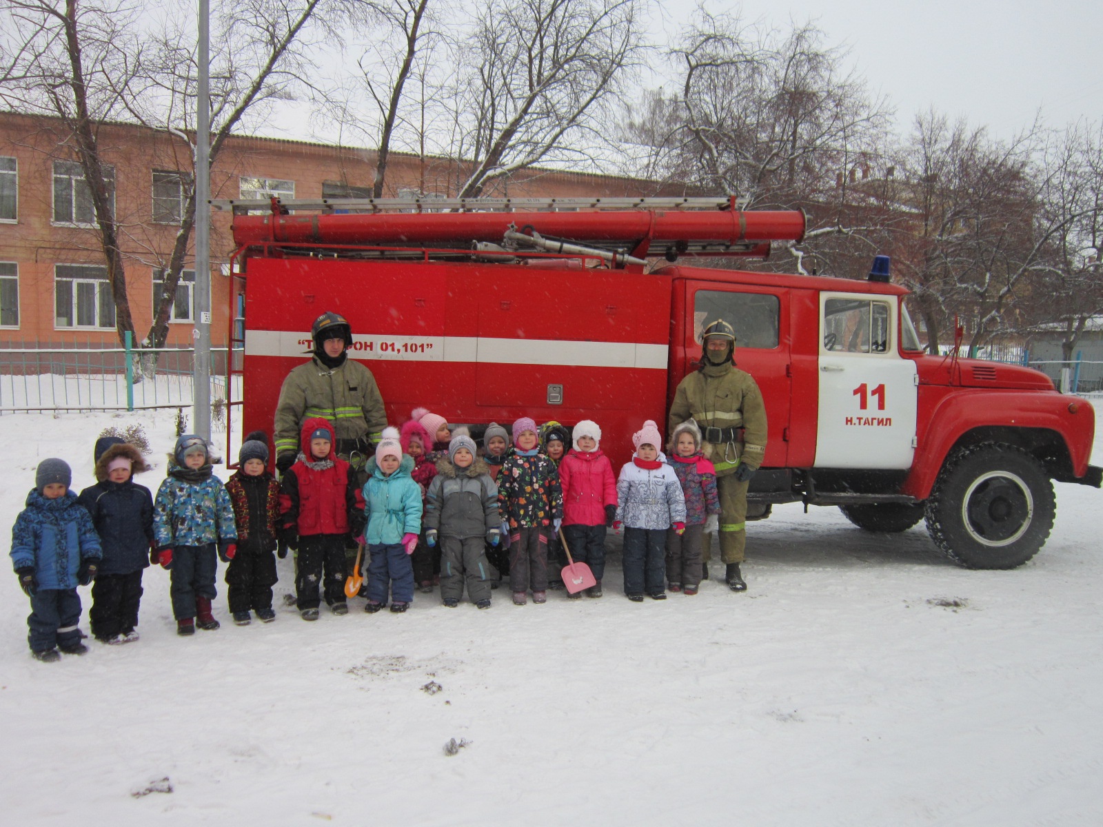 В детский сад № 155 приехала пожарная машина